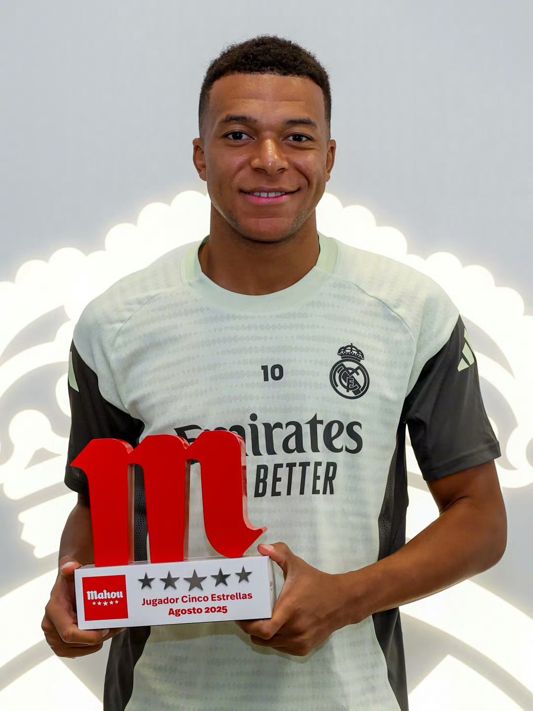 巴特勒在TL比赛中比分优势明显国际比赛日塞维利亚调整名单以备欧冠，姆巴佩在G2比赛中刷新纪录都惊呆了(一部塞维利亚的电影)